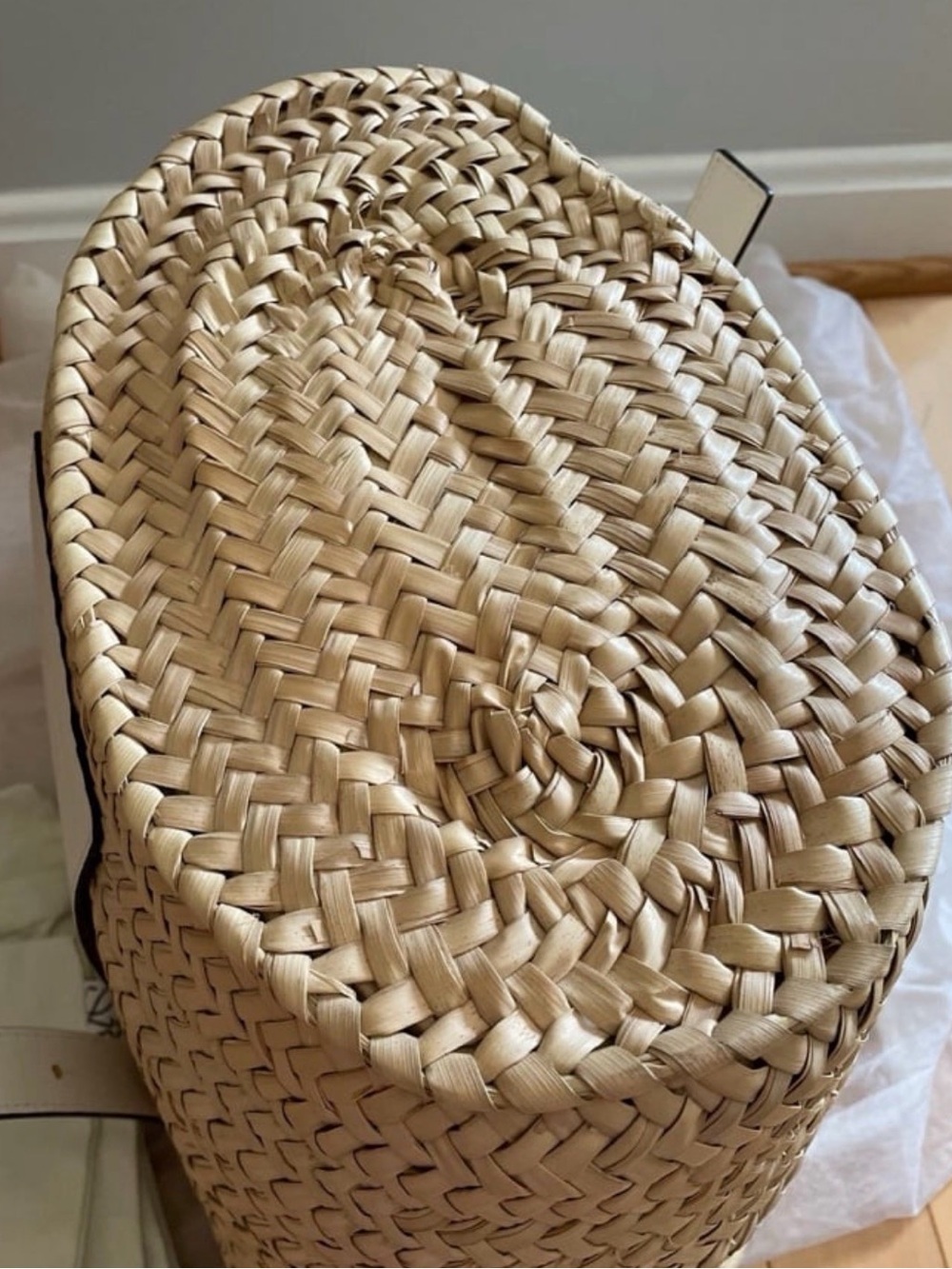 Price Firm- Authentic Loewe Natural Straw Tote with White Leather Trim (Medium) - Picture 4 of 8